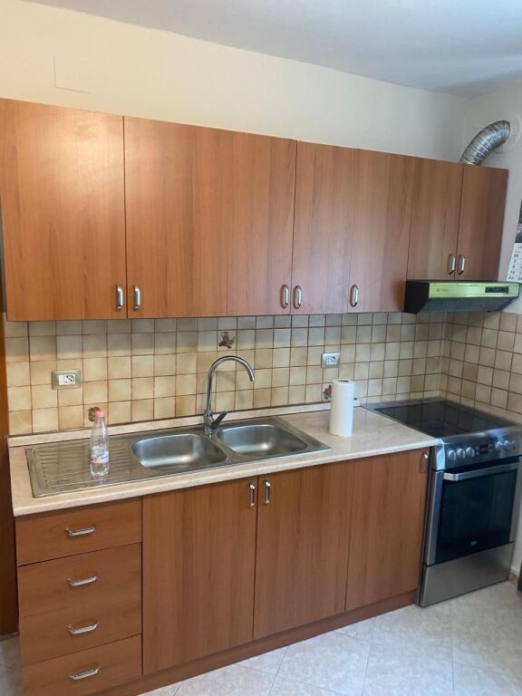 Qera | Shtëpi private 1 + 1 | Rruga Ramë Sadria | 400 €/muaj
