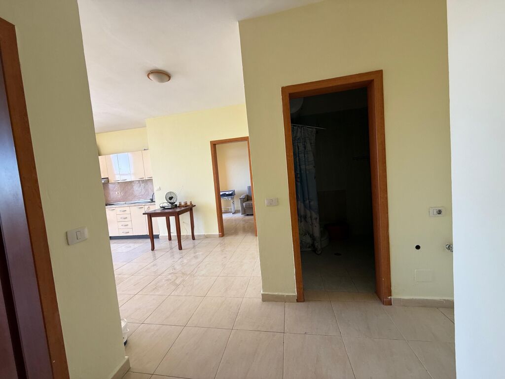 Shitet apartament 2+1