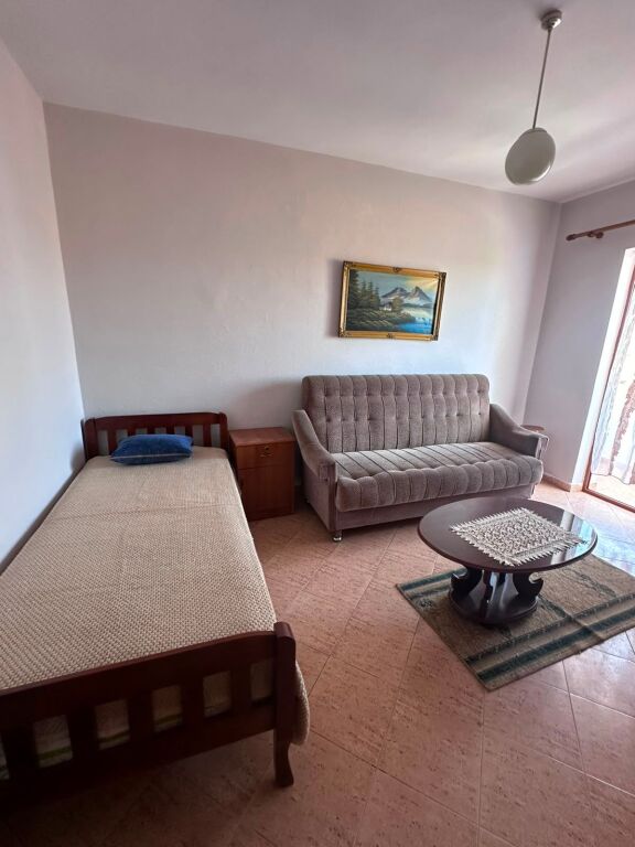 Jepet Me Qera Apartament 2+1+1 Ballkon