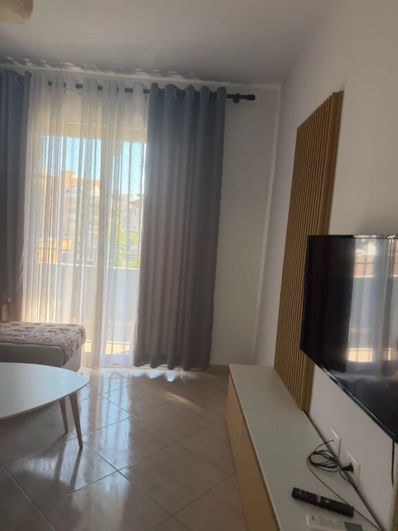 In affitto Appartamento 2+1, Viale Astir vicino a Optika Luani 450 Mila leke