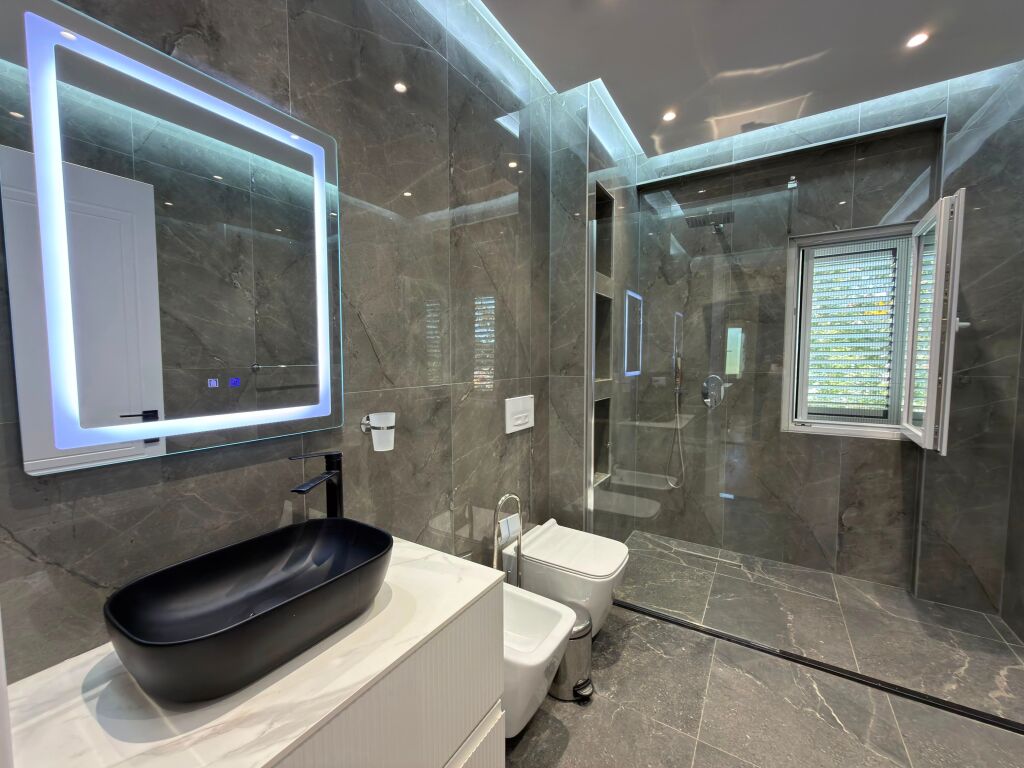 APARTAMENT 2+1+2 ME POST PARKIMI | ME QIRA | LIQENI I FARKËS