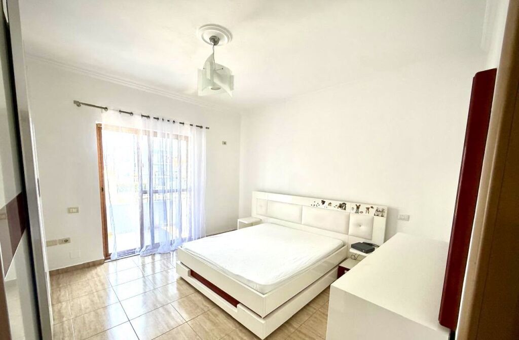 Affitto | Apartament 3 + 1 | Autostrada Tiranë–Durrës | 600 €/mese