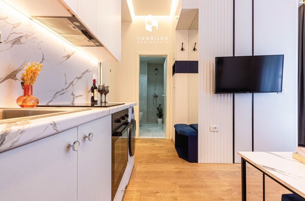 🏠 In Affitto: Appartamento 1+1 📍Ali Demi (Complesso Mangalem) – 40.000 Lek/Mese – Edificio 2022 – 4° Piano – 39 m² – (Arredato e Progettato da un Architetto) 🔥