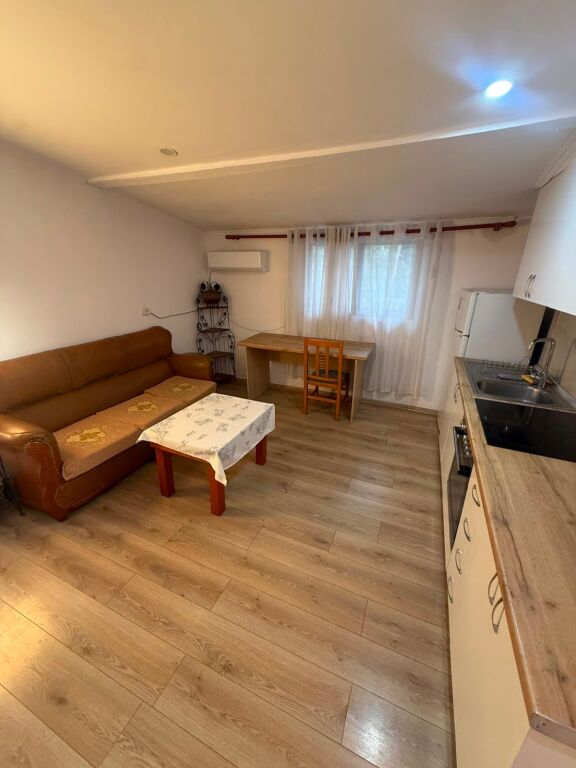Apartament 2+1 per qera Laprake !