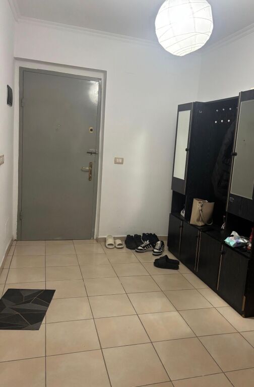 Apartament me qera 2+1 Kinostudio