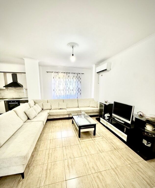 Affitto | Apartament 3 + 1 | Autostrada Tiranë–Durrës | 600 €/mese
