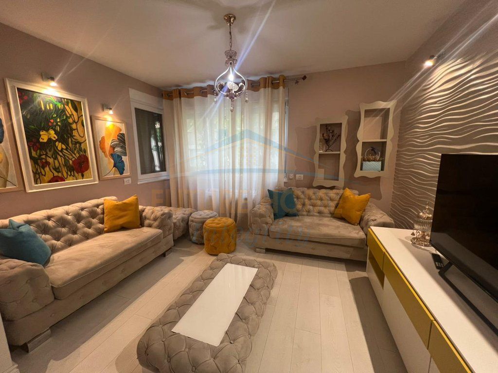 Affitto, Appartamento 2+1+2, Giardino Zoologico, Tirana. 1,070 €    100,000 Lekë