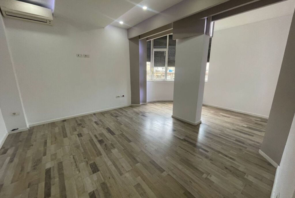 Ufficio in Affitto 2+1 Vicino a Piazza Willson (ID BZ2656) Tirana