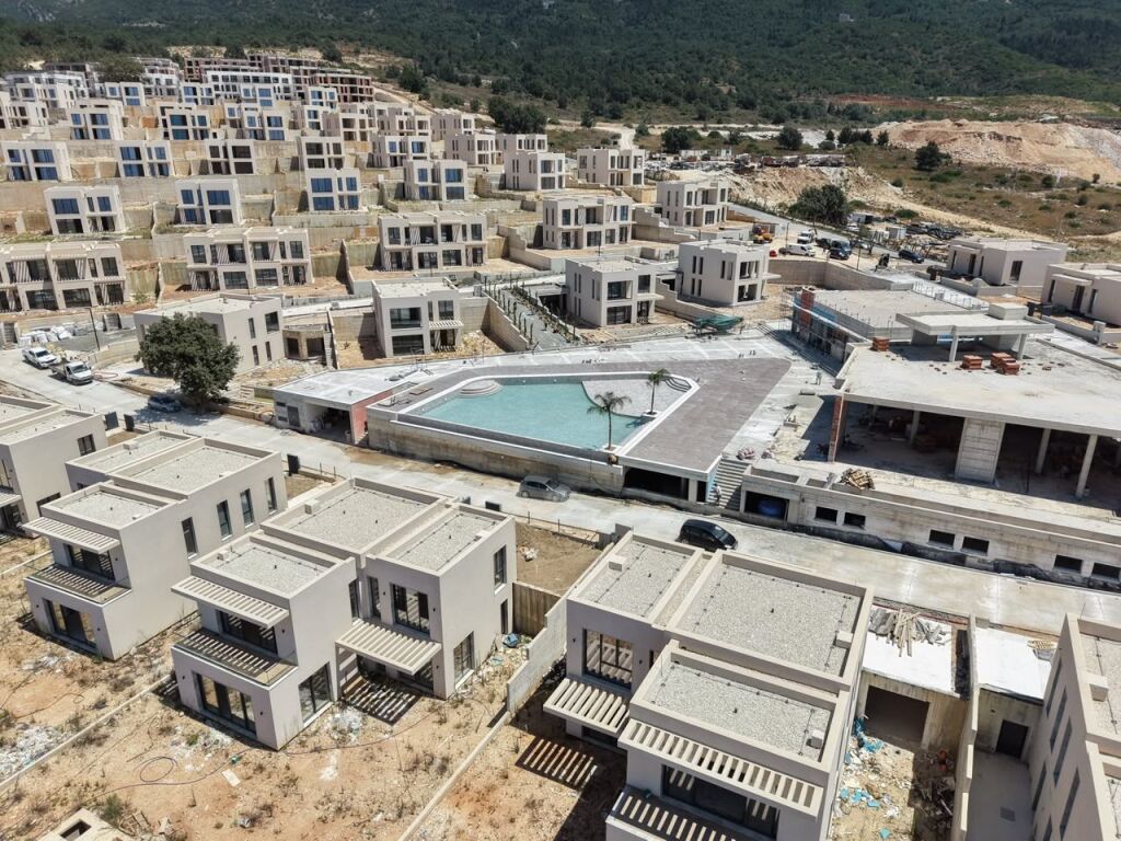 VILLA PREMIUM CON PISCINA IN VENDITA A DRIMADHE