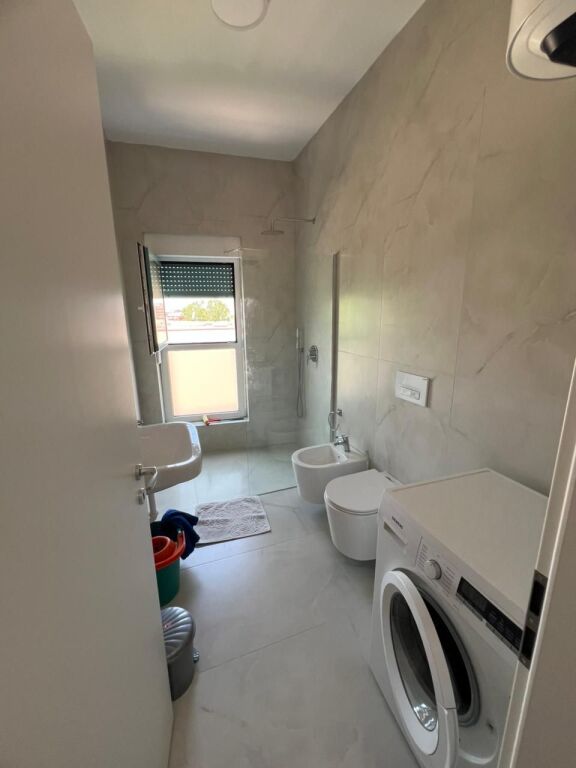 🏢Ne zonen e Ali Demit,Rezidenca Kadiu jepet me qera apartament 1+1,i mobiluar 42,000Leke