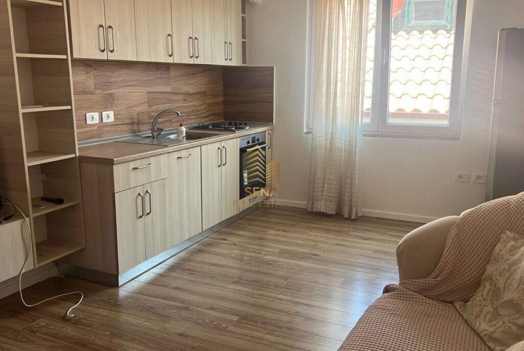 Qira, Hyrje Private 1+1+blk, Porcelan, 380 Euro/muaj