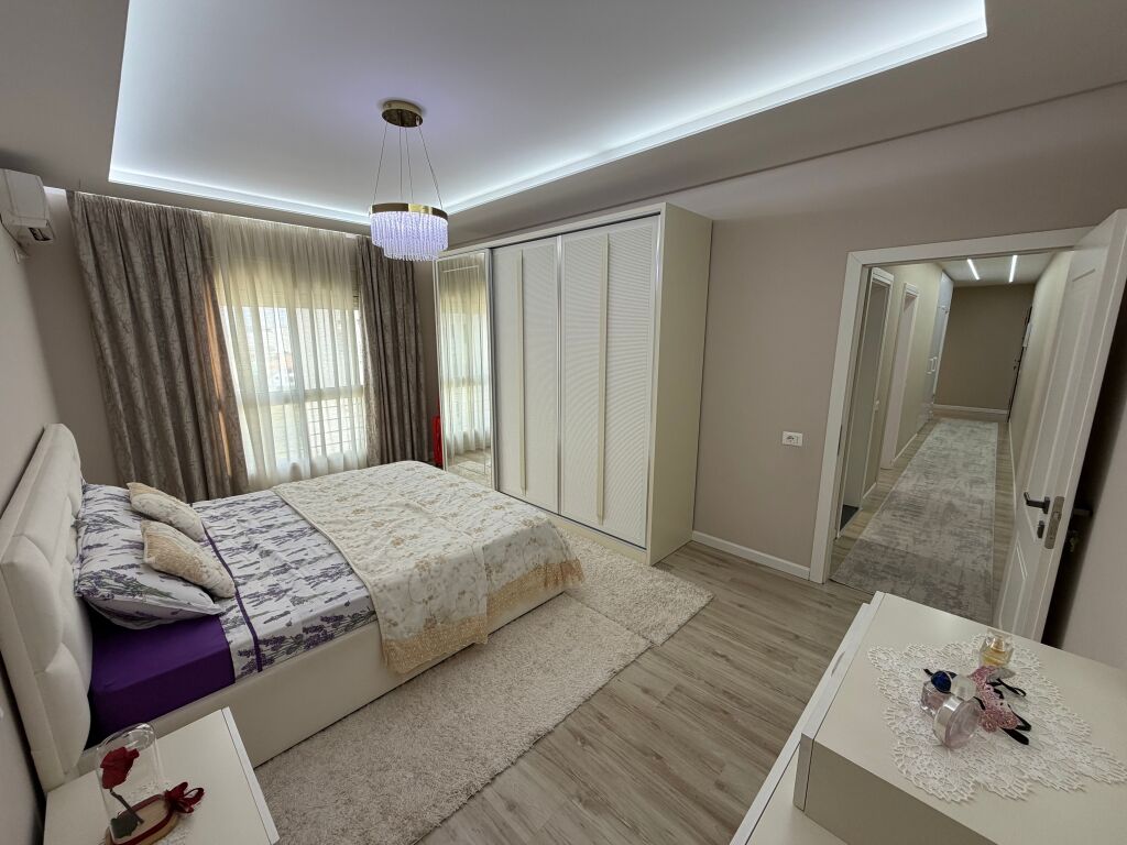 🏡 Appartamento 2+1 in vendita – Vicino a Villa L2, Astir  📍 Posizione: Vicino a Villa L2, Astir 📐 Superficie: 119 m² 🏢 Piano: 5, in palazzo con ascensore 🛋️ Appartamento venduto arredato 🌅 Orientamento: Ovest  💶 Prezzo: 155.000 €  