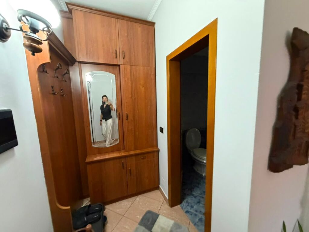 🏡 Jepet me qira apartament 2+1+2  📍 Rruga e Kavajës, Rr. Islam Alla💰 Çmimi: 80.000 lekë/muaj