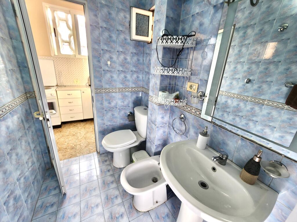 **For Rent: 1+1 + Separate Kitchen (City Center – Plaza, Behind the Museum), 4th Floor, with Elevator – Furnished, 2 Air Conditioners | €600/Month**