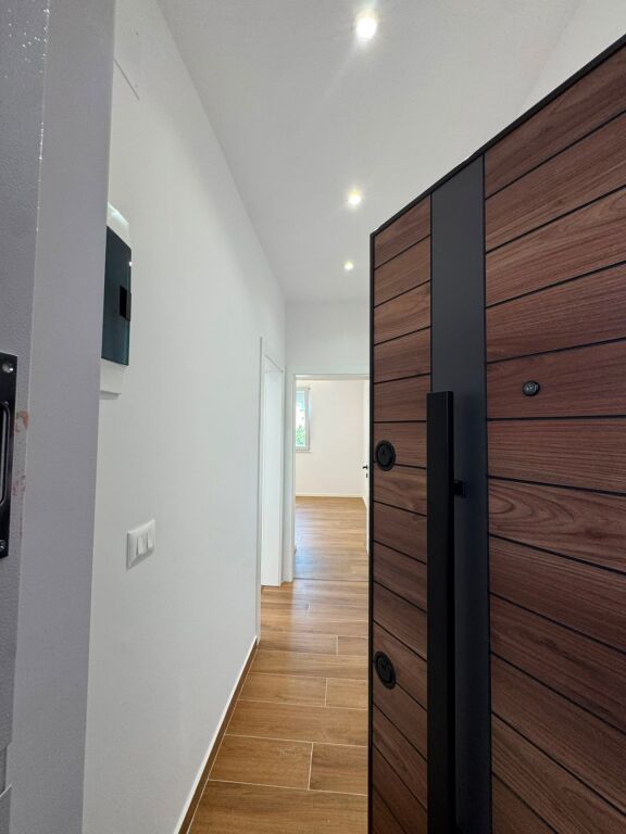 Shitet Apartament  2+1 Rruga 4 Dëshmorët