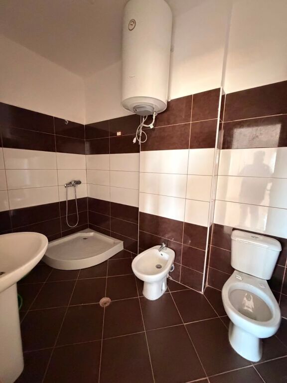 Shitet Apartament 2+1 me Super Verandë dhe Pamje nga Deti – Plazh, Durrës