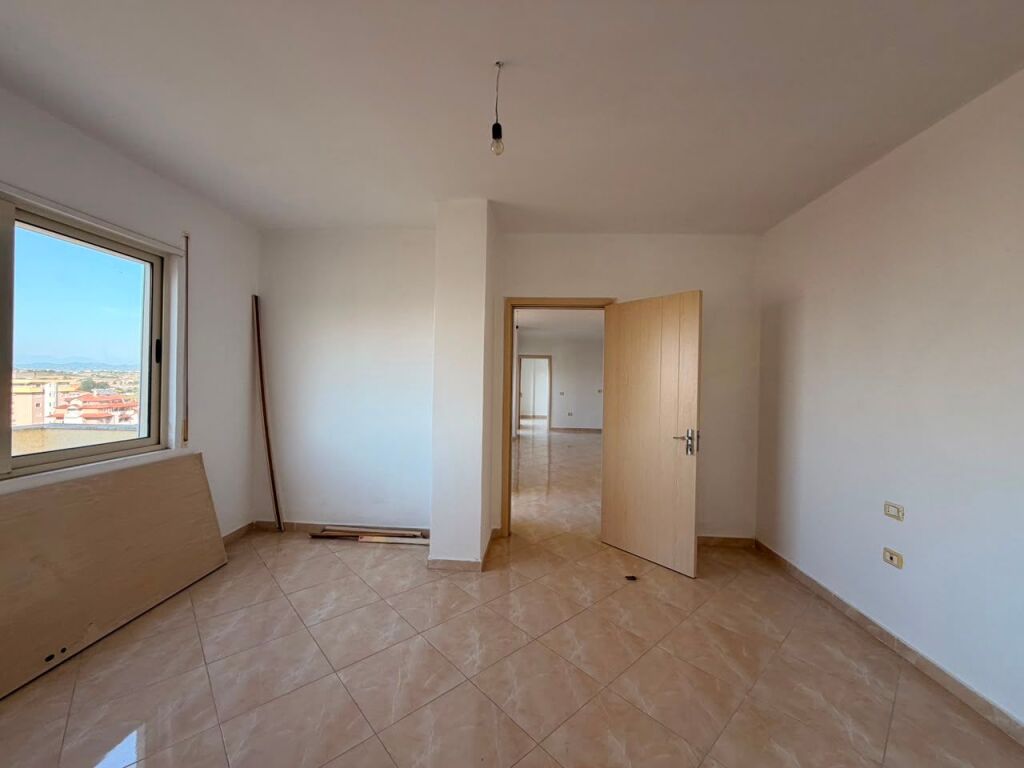 Shitet Apartament 2+1 me Super Verandë dhe Pamje nga Deti – Plazh, Durrës