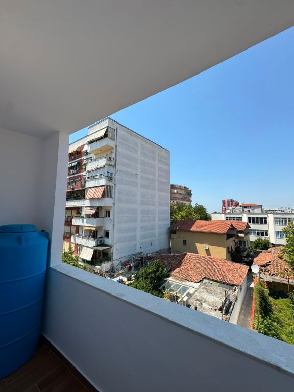 Shitet Apartament  2+1 Rruga 4 Dëshmorët