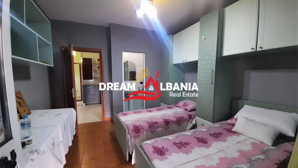Ne zonen e Bllokut, prane Gardes jepet apartament 2+1 me qera(ID 42211264)
