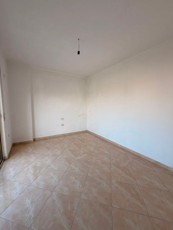 Shitet Apartament 2+1 me Super Verandë dhe Pamje nga Deti – Plazh, Durrës