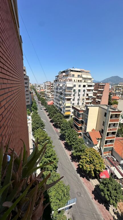 Apartament 3+1 me qira ne Qender
