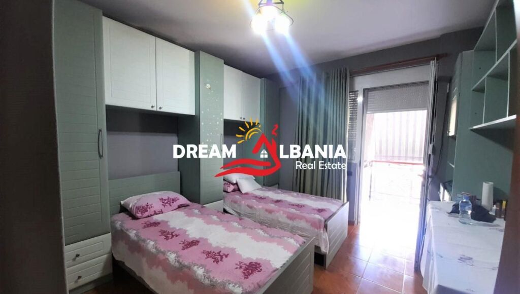 Ne zonen e Bllokut, prane Gardes jepet apartament 2+1 me qera(ID 42211264)
