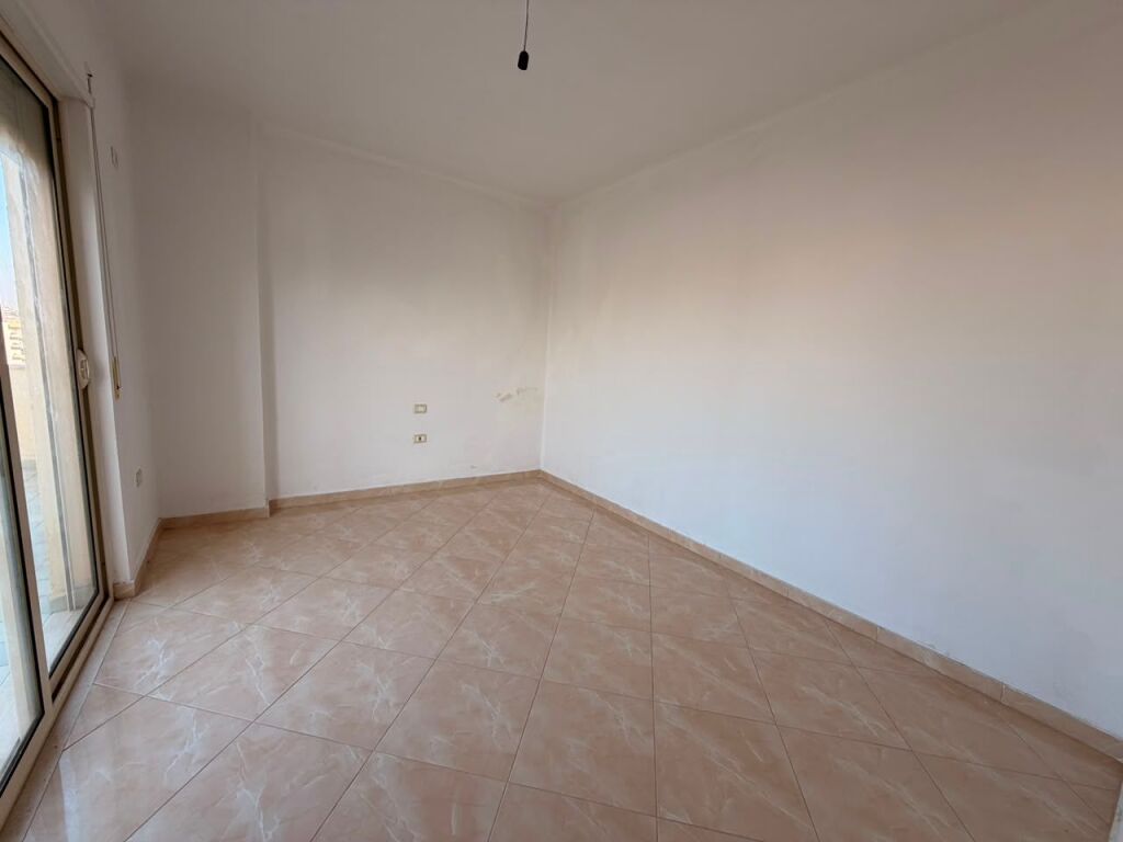 Shitet Apartament 2+1 me Super Verandë dhe Pamje nga Deti – Plazh, Durrës