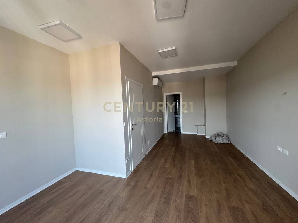 ZYRË PREMIUM ME QIRA NË TIRANA GARDEN BUILDING 2,500 € /Muaj