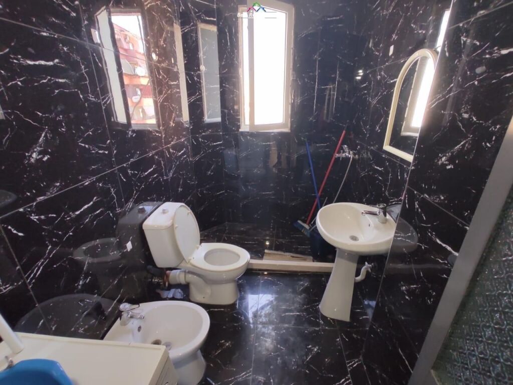 Appartamento In Affitto 2+1 In Via Kongresi i Manastirit (ID B221202) Tirana.