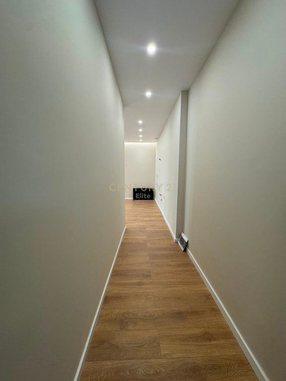 Apartament 1+1 Për Shitje në Komuna e Parisit, 138,800 €