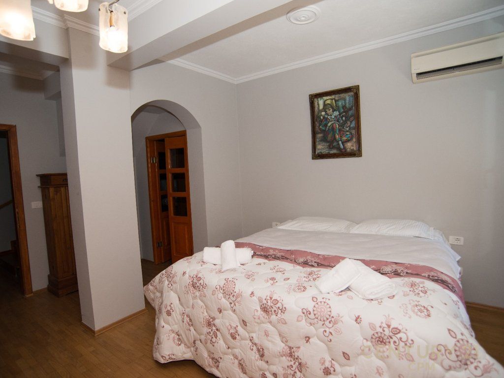 NË SHITJE DUPLEX EKSKLUZIV ME TARRACË PRIVATE, PIAZZA – NË QENDËR TË TIRANËS