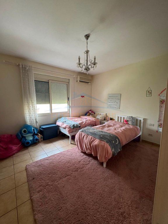 Qera, Vilë , Kodra e Priftit, Tirane