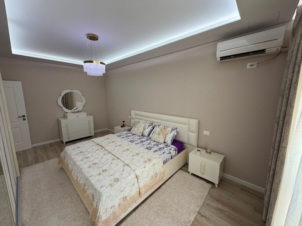 Shitet apartament 2+1 prane Top Chanel
