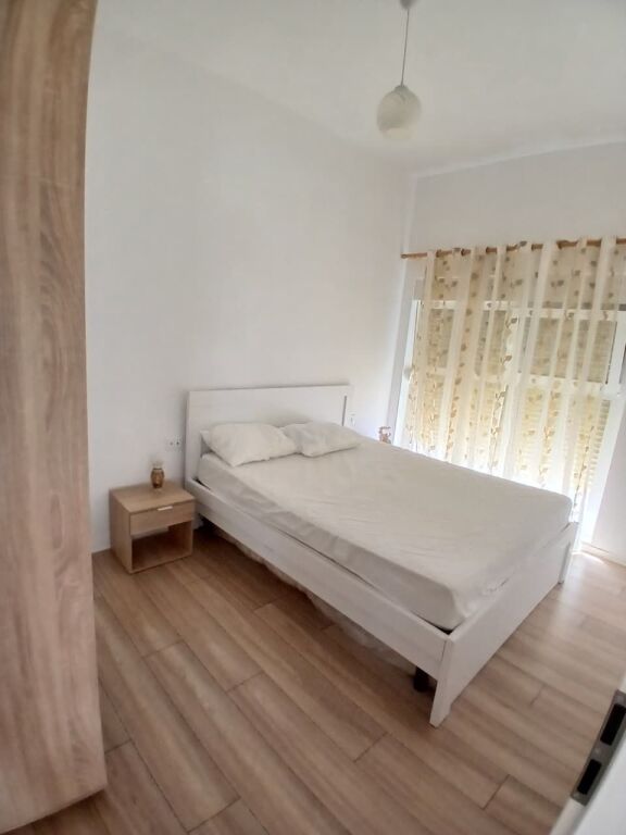 Jepet me qira 2+1 ne kompleksin Mangalem/Ali Dem