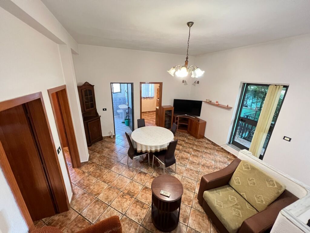 🏠In the area of Rruga e Durresit, the second floor of a 2 +1 villa is for rent, furnished. 55,000 Leke