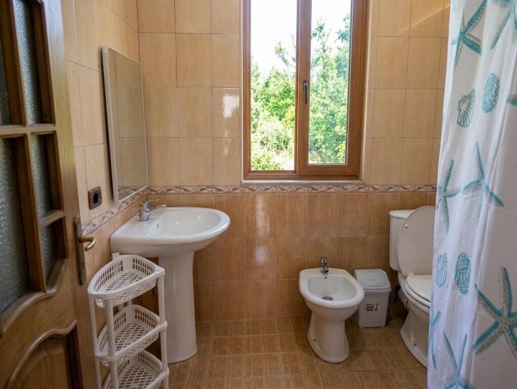 APARTAMENT 1+1. 30000 LEKE.QYTET STUDENTI