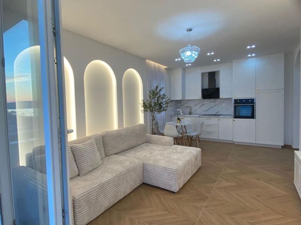 Jepet me Qira Apartament Luksoz 1+1 –Plazh Durres