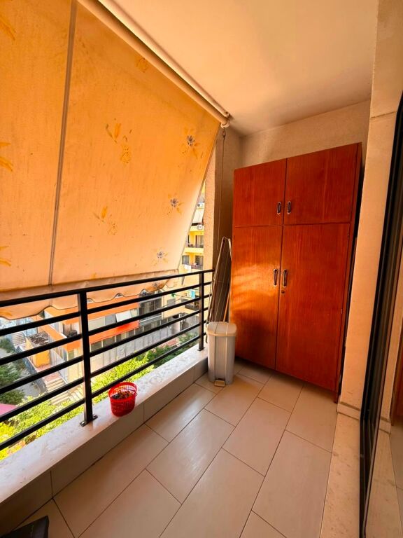Jepet me qera Apartamenti 1+1, Astir rruga Loni Ligori 400 mije leke te vjetra