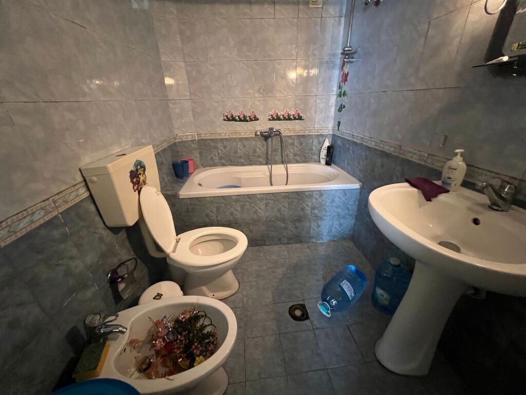 JEPET ME QERA APARTAMENT 2+1 RRUGA IRFAN TOMINI