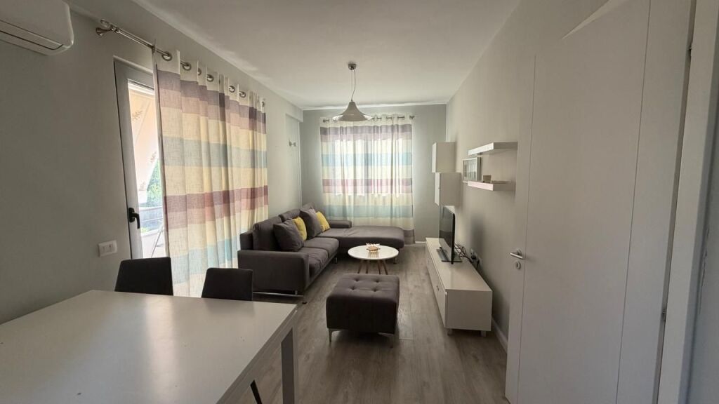 Jepet apartament me qera 2+1 tek Liqeni Thate  Kati 4 banim me pamje nga liqeni  Administrimi eshte i perfshire ne Çmim. Garazh i mbyllur me qepen me çmim extra 10 mije lek te reja muaj,   Çmimi 65.000 lek