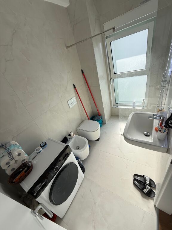 Shitet apartament i mobiluar – Rezidenca Kadiu, Alidemi