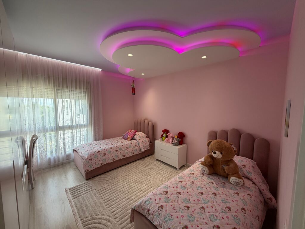 🏡 Appartamento 2+1 in vendita – Vicino a Villa L2, Astir  📍 Posizione: Vicino a Villa L2, Astir 📐 Superficie: 119 m² 🏢 Piano: 5, in palazzo con ascensore 🛋️ Appartamento venduto arredato 🌅 Orientamento: Ovest  💶 Prezzo: 155.000 €  