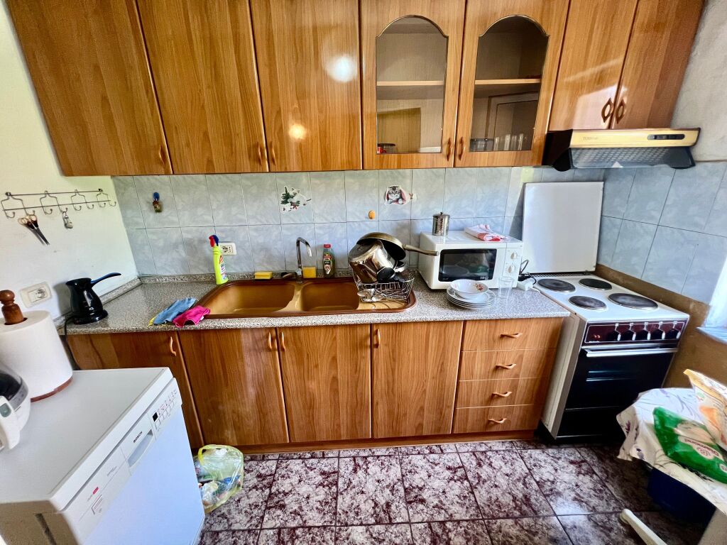 JEPET ME QERA APARTAMENT 2+1 RRUGA IRFAN TOMINI