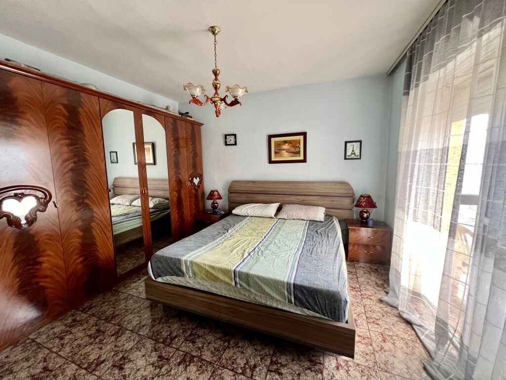 JEPET ME QERA APARTAMENT 2+1 RRUGA IRFAN TOMINI