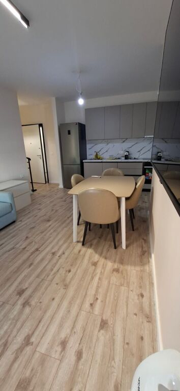 Jepet me qira apartament 1+1 + post parkimi  📍 Rruga Shyqyri Ishmi, pranë Xhamisë së Tabakëve