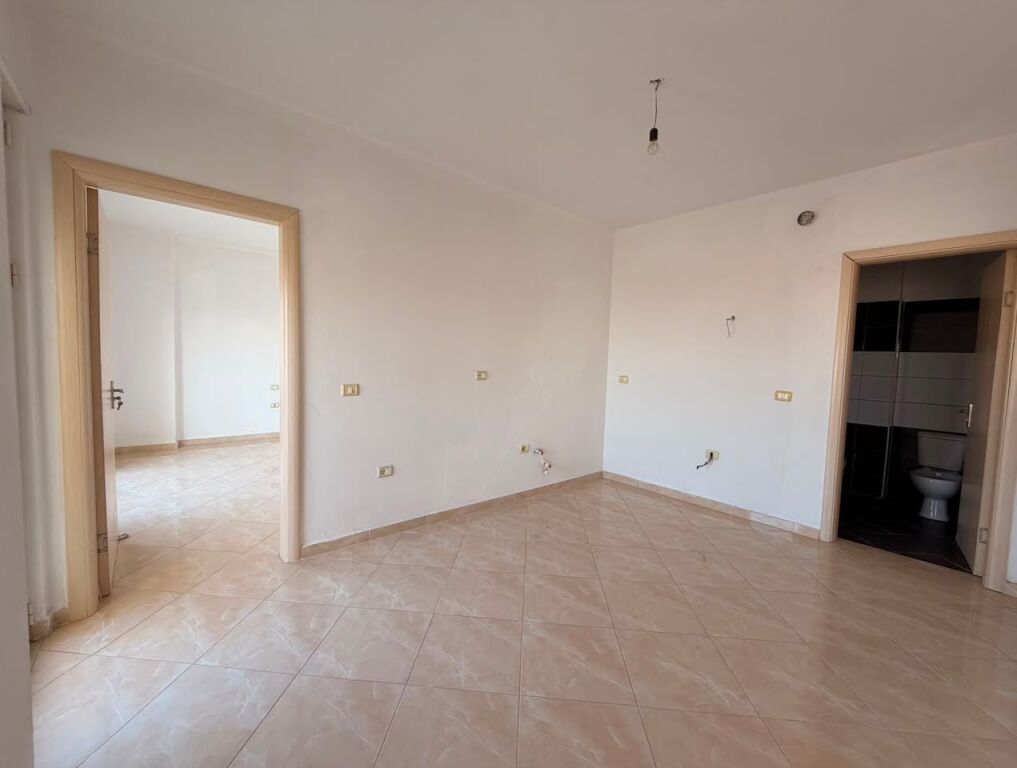 Shitet Apartament 2+1 me Super Verandë dhe Pamje nga Deti – Plazh, Durrës