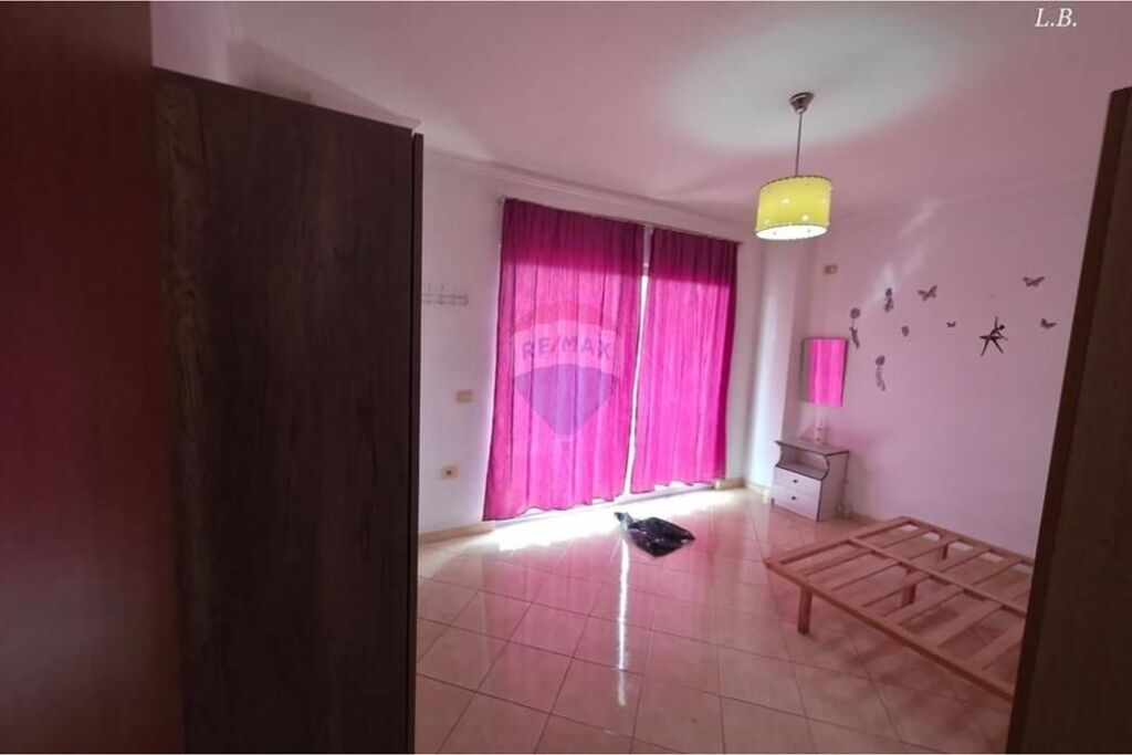 Jepet me qira apartament 1+1, Qendra Kristal