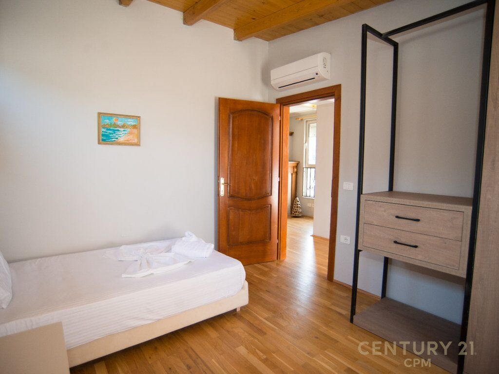NË SHITJE DUPLEX EKSKLUZIV ME TARRACË PRIVATE, PIAZZA – NË QENDËR TË TIRANËS    610,000 €