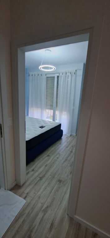 🏡 Jepet me qira apartament 1+1 + post parkimi  📍 Rruga Shyqyri Ishmi, pranë Xhamisë së Tabakëve