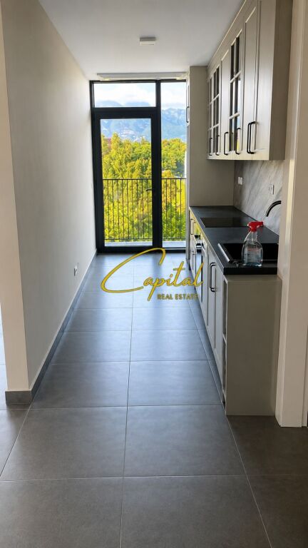 AMBIENTE COMMERCIALE IN AFFITTO 130 M2 LAKE VIEW RESIDENCE 2000 EURO